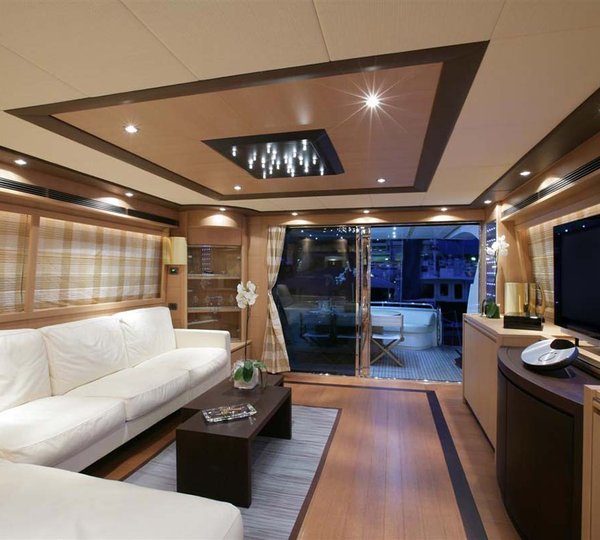 MY BLUE ANGEL - Salon view aft