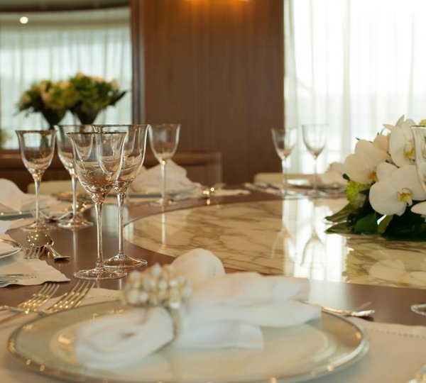 MY BLUE VISION - Dining detail