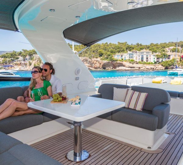 MY CENTO BY EXCALIBUR - Sundeck dining space