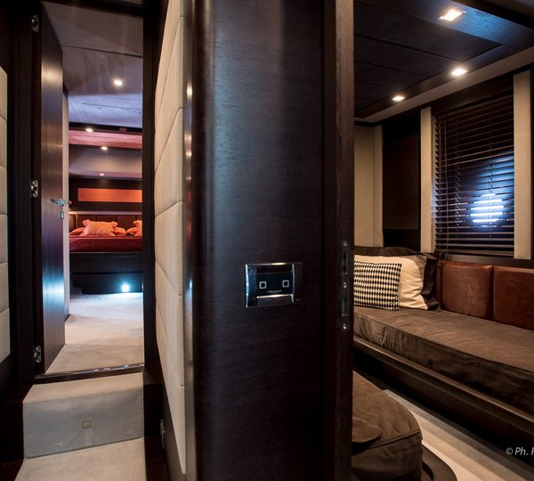 MY CHIMERA - Cabin foyer