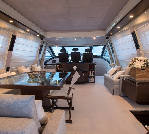 MY CHIMERA - Salon view forward