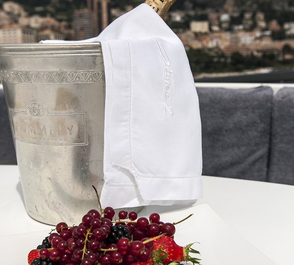 MY DIONE DUE - Detail