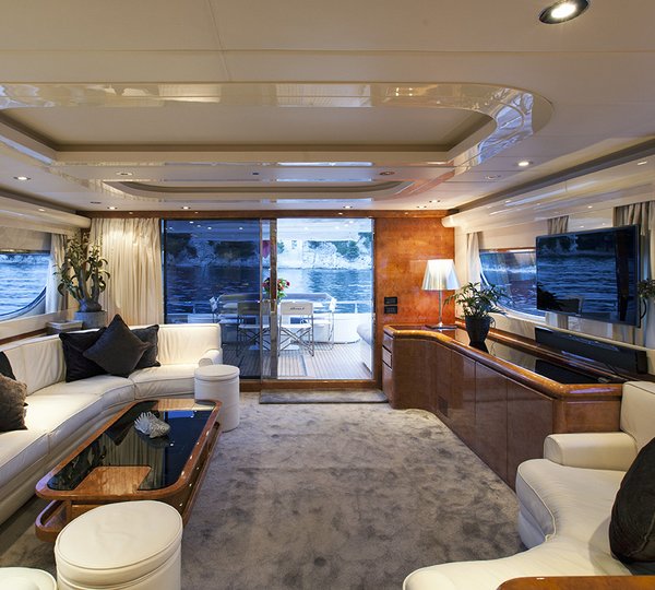 MY DIONE DUE - Salon