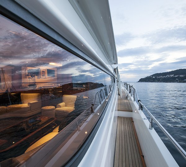 MY DIONE DUE - Side deck