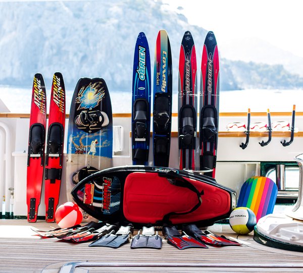 MY ESMERALDA - More toys