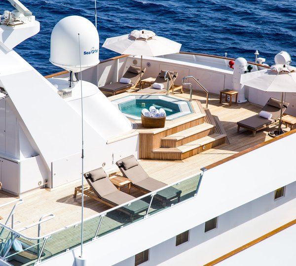 MY ESMERALDA - Sundeck