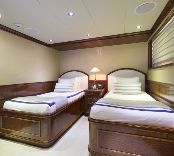 MY FAR FROM IT - Guest twin