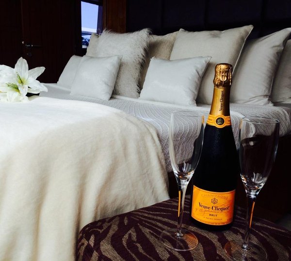 MY FIRST A FENCE - Cabin detail