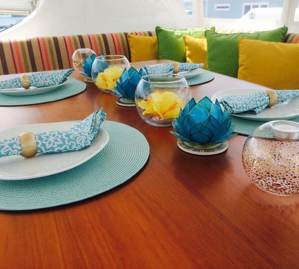 MY FIRST A FENCE - Dining detail