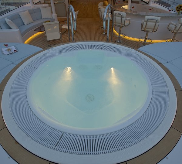 MY HUNTRESS - Jacuzzi