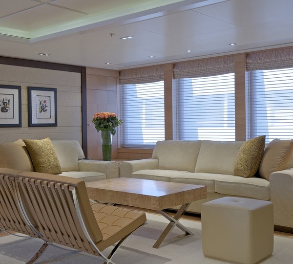 MY HUNTRESS - Skylounge 2