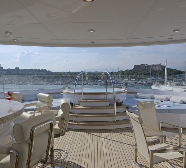 MY HUNTRESS - Sun deck