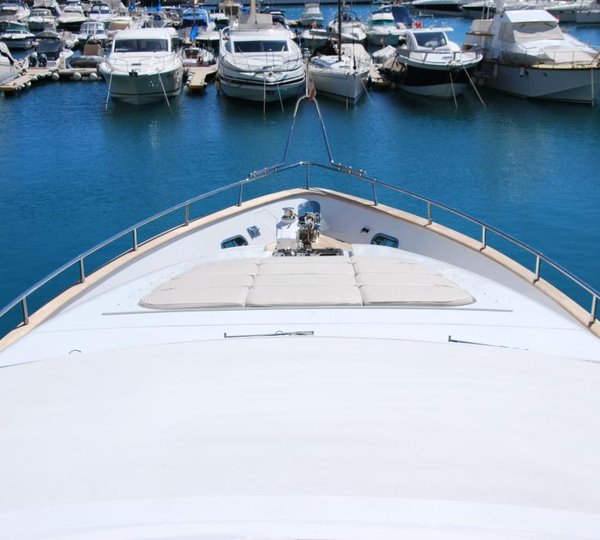 MY KARANITA - Bow view