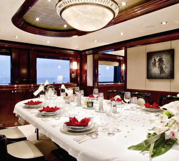 MY LA DEA II - Formal dining