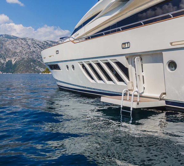 MY LADY MURA - Port side