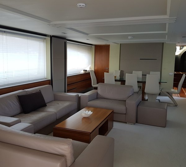 MY LARA - Salon view