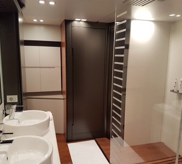 MY LARA - VIP ensuite