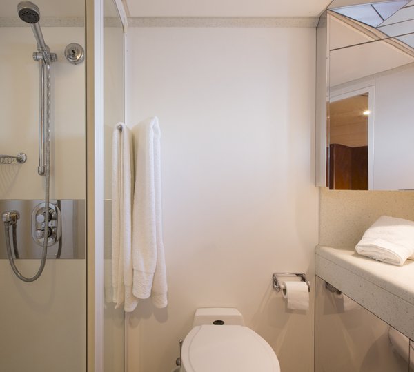MY LIBRA Y- Guest ensuite and shower