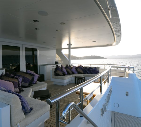 MY LITTLE VIOLET - Aft deck
