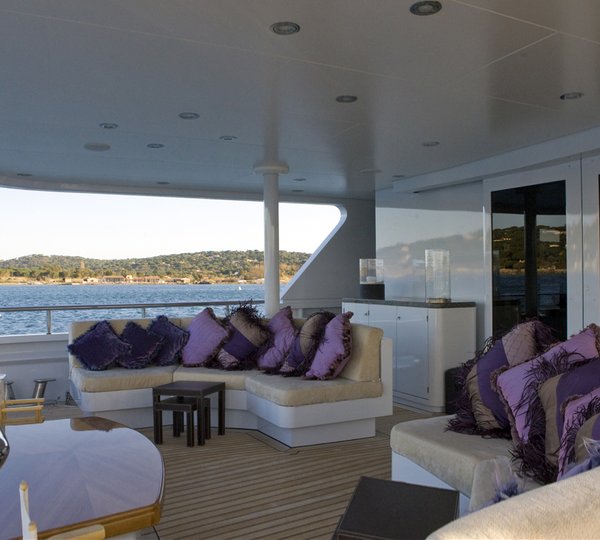 MY LITTLE VIOLET - Main deck seating