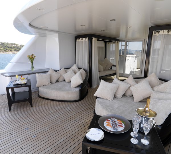 MY LITTLE VIOLET - Sundeck another view