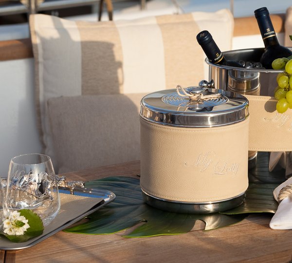 MY LOTTI yacht - exterior in detail