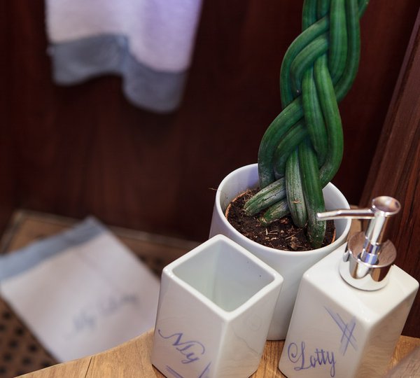 MY LOTTY yacht - bathroom details
