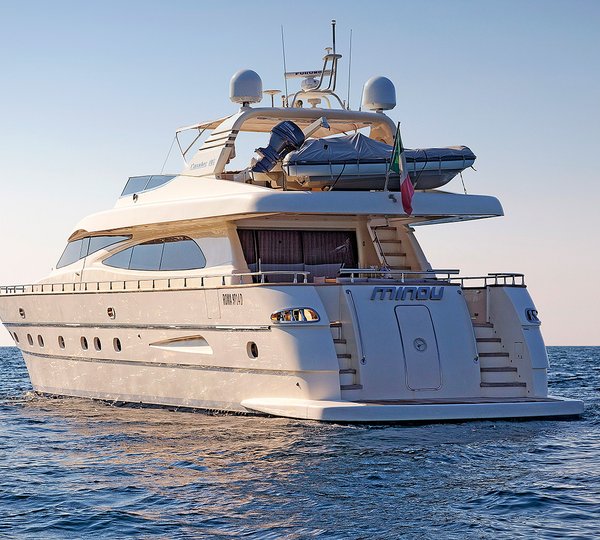 MY MINOU - Stern view