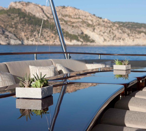 MY MIRAGE - Skylounge deck aft