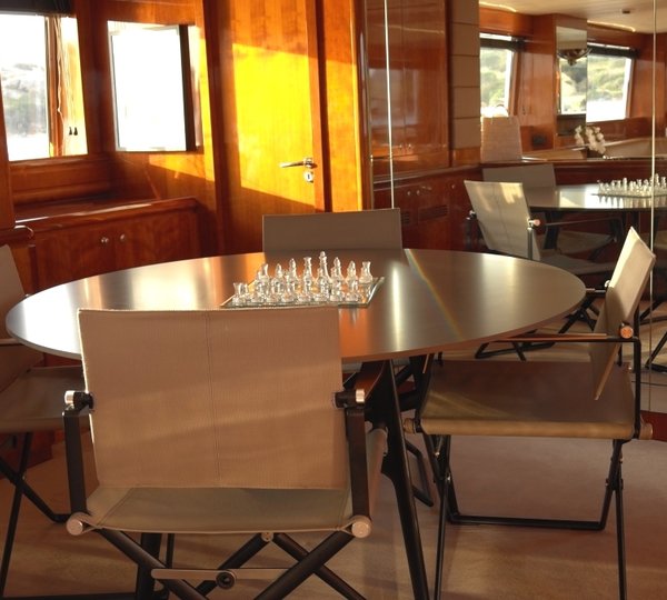 MY MOONRAKER - Formal dining