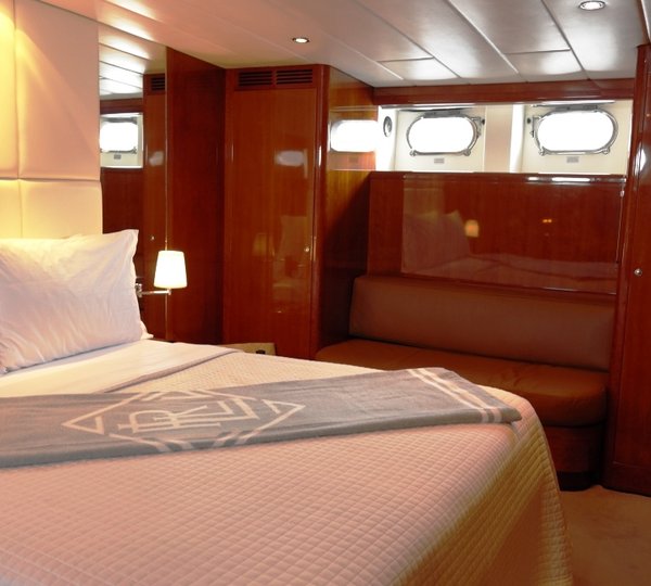 MY MOONRAKER - Master stateroom