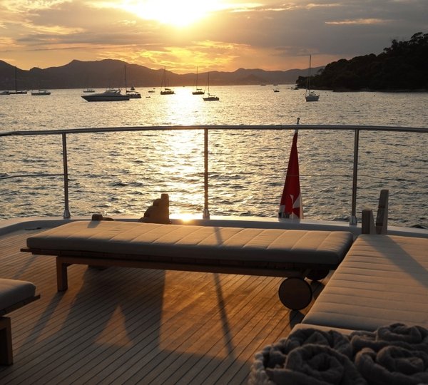 MY MOONRAKER - Sunset on sundeck