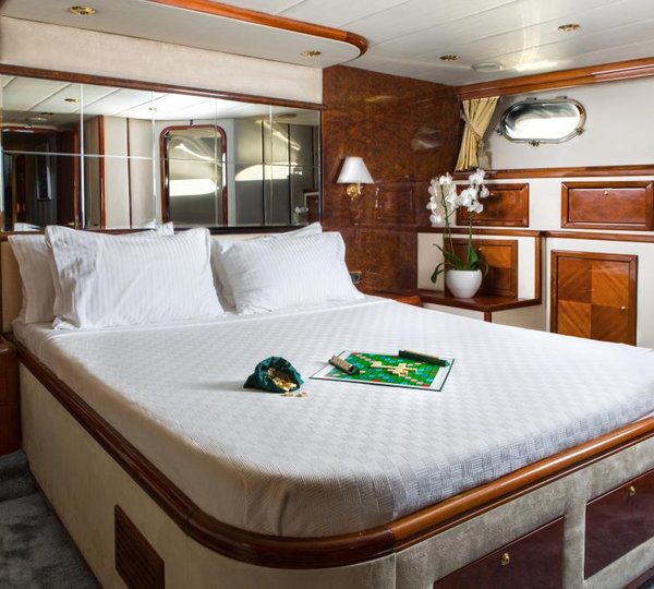 MY NITTA V - VIP suite lower deck