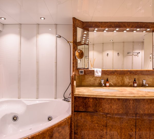 MY OCEAN GLASS - Master ensuite