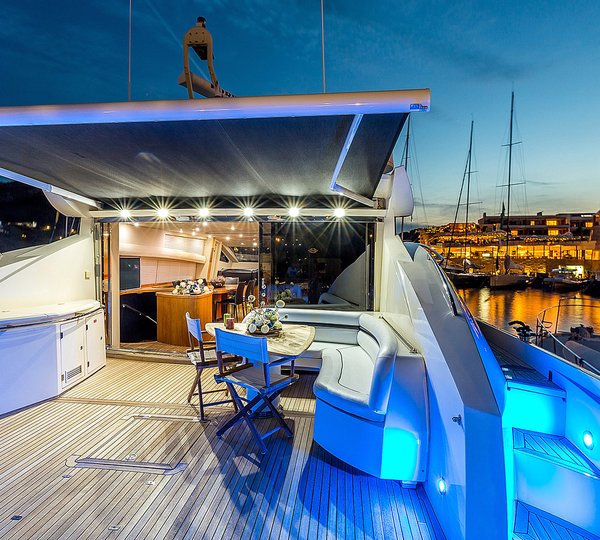 MY OCTAVIA - Aft deck by night