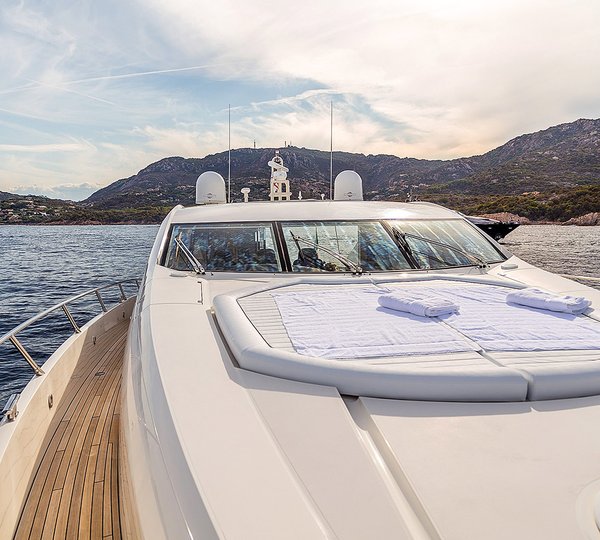 MY OCTAVIA - Foredeck