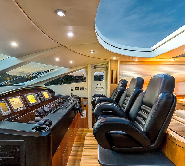 MY OCTAVIA - Helm station