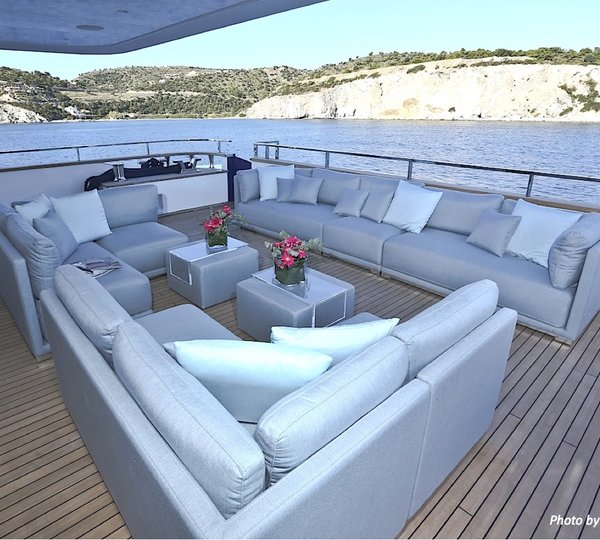 MY OURANOS - Aft deck