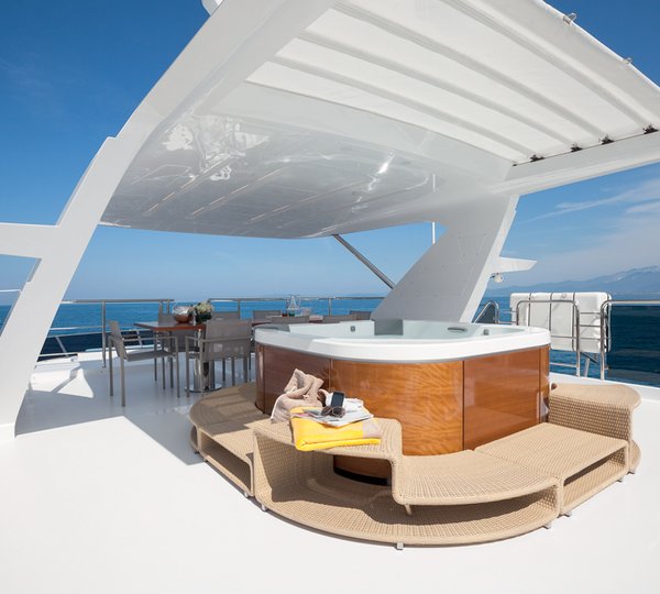 MY PARADIS Yacht - Spa Pool