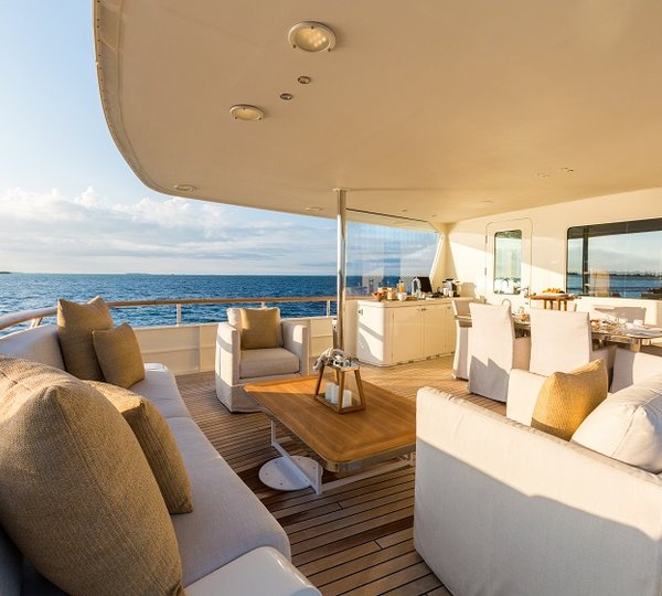 MY PIONEER - Upper aft deck lounge