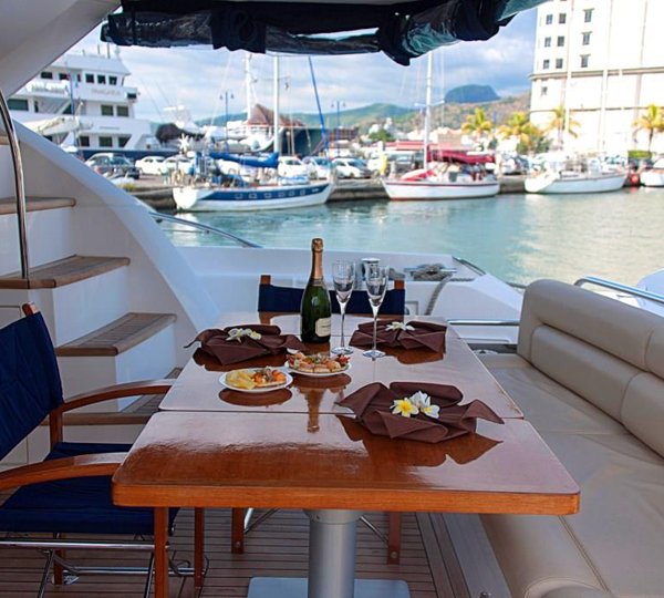 MY ROYAL ORCHID - Aft deck