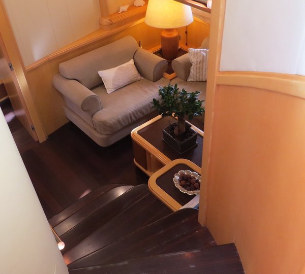 MY SANTA LUCIA FAST - Steps to lower deck