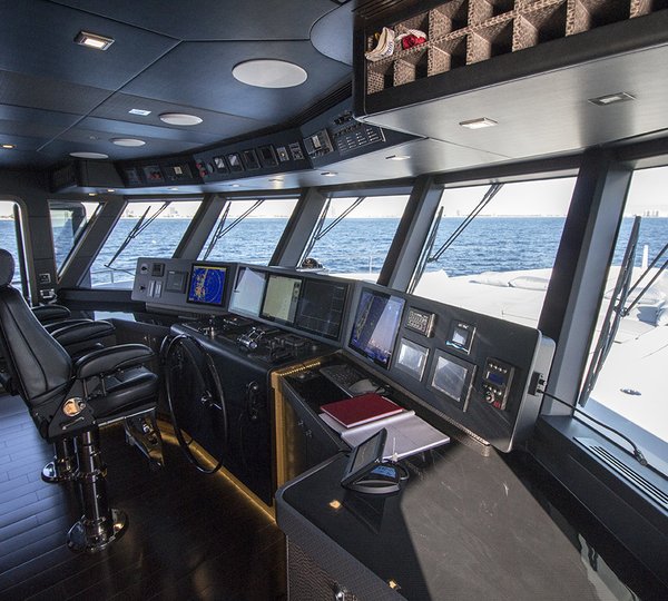 MY SERENITY 133 - Bridge