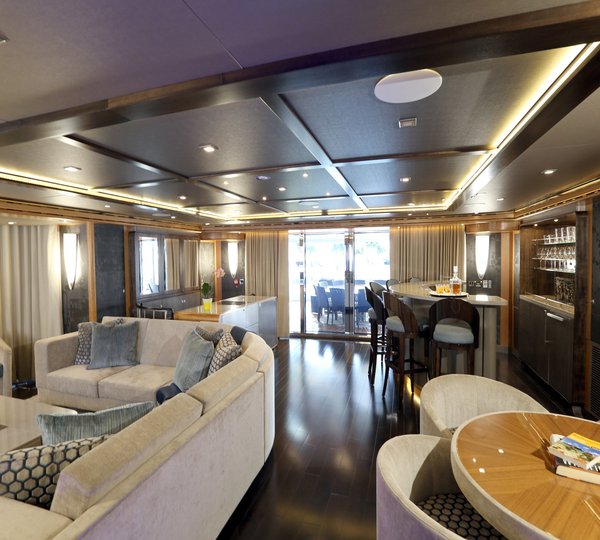 MY SERENITY 133 - Skylounge view