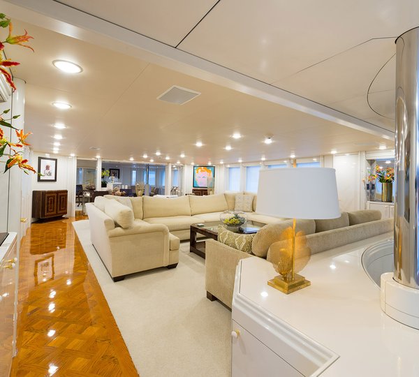 MY SHES A 10 - Salon view 2