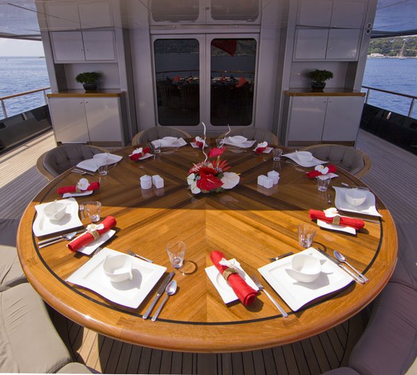 MY SILVER DREAM - Main deck alfresco table