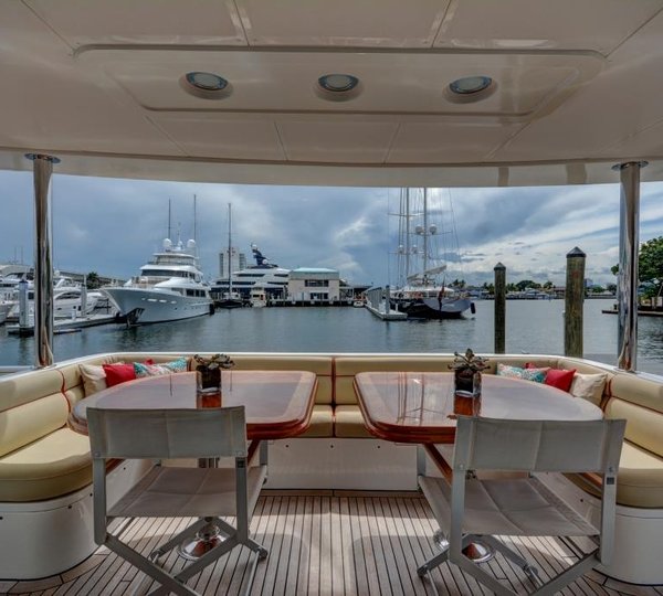 MY SIXTY SIX - Aft deck dining