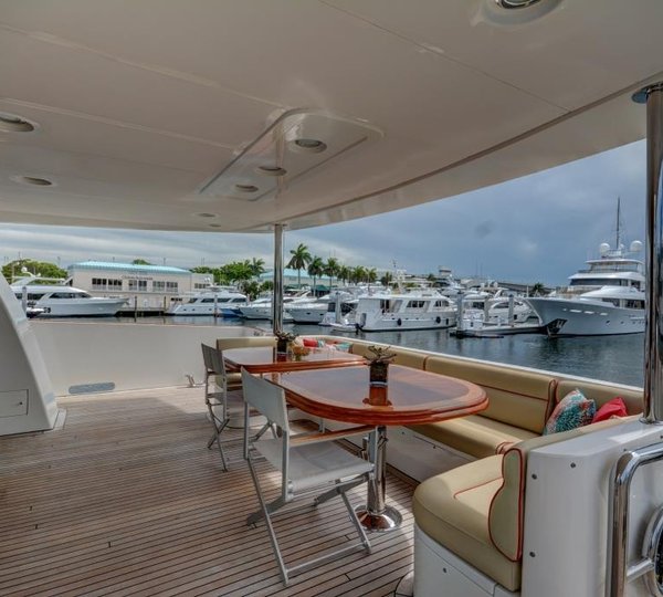 MY SIXTY SIX - Aft deck