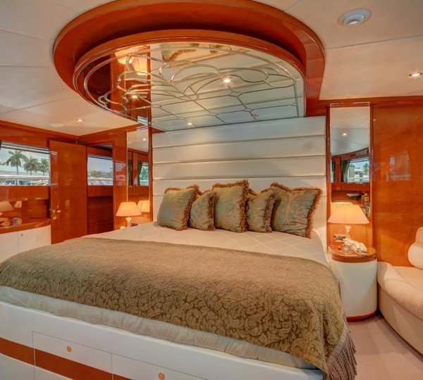 MY SIXTY SIX - Master king bed