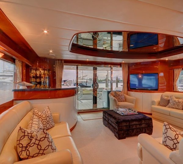 MY SIXTY SIX - Salon view aft